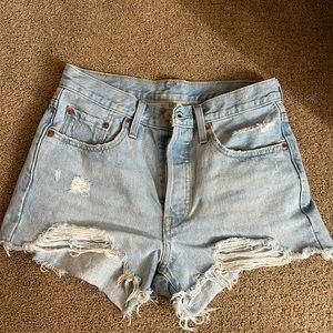 LEVI’S SHORTS
